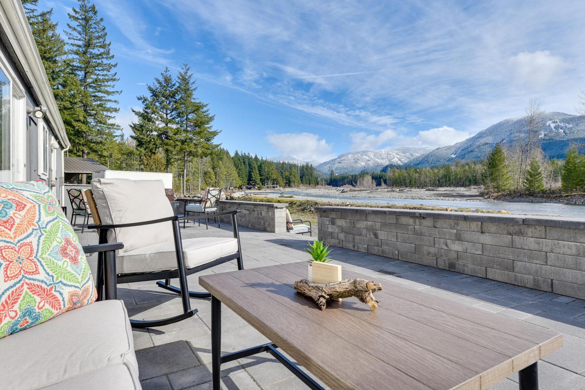 Riverfront Home With Deck, Near Mount Rainier! Паквуд Экстерьер фото