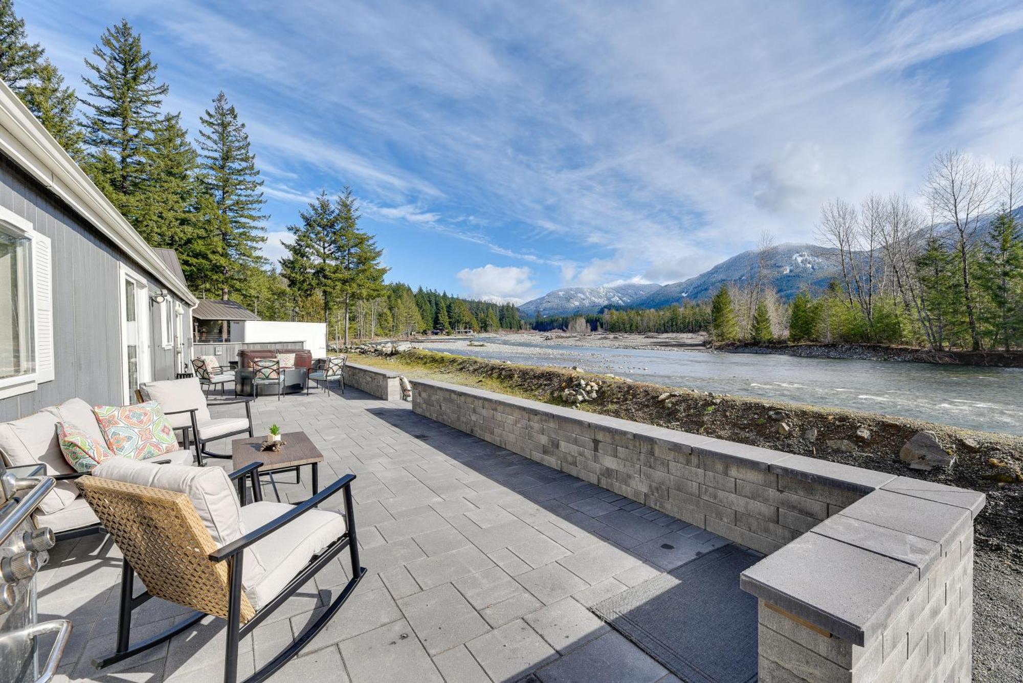 Riverfront Home With Deck, Near Mount Rainier! Паквуд Экстерьер фото